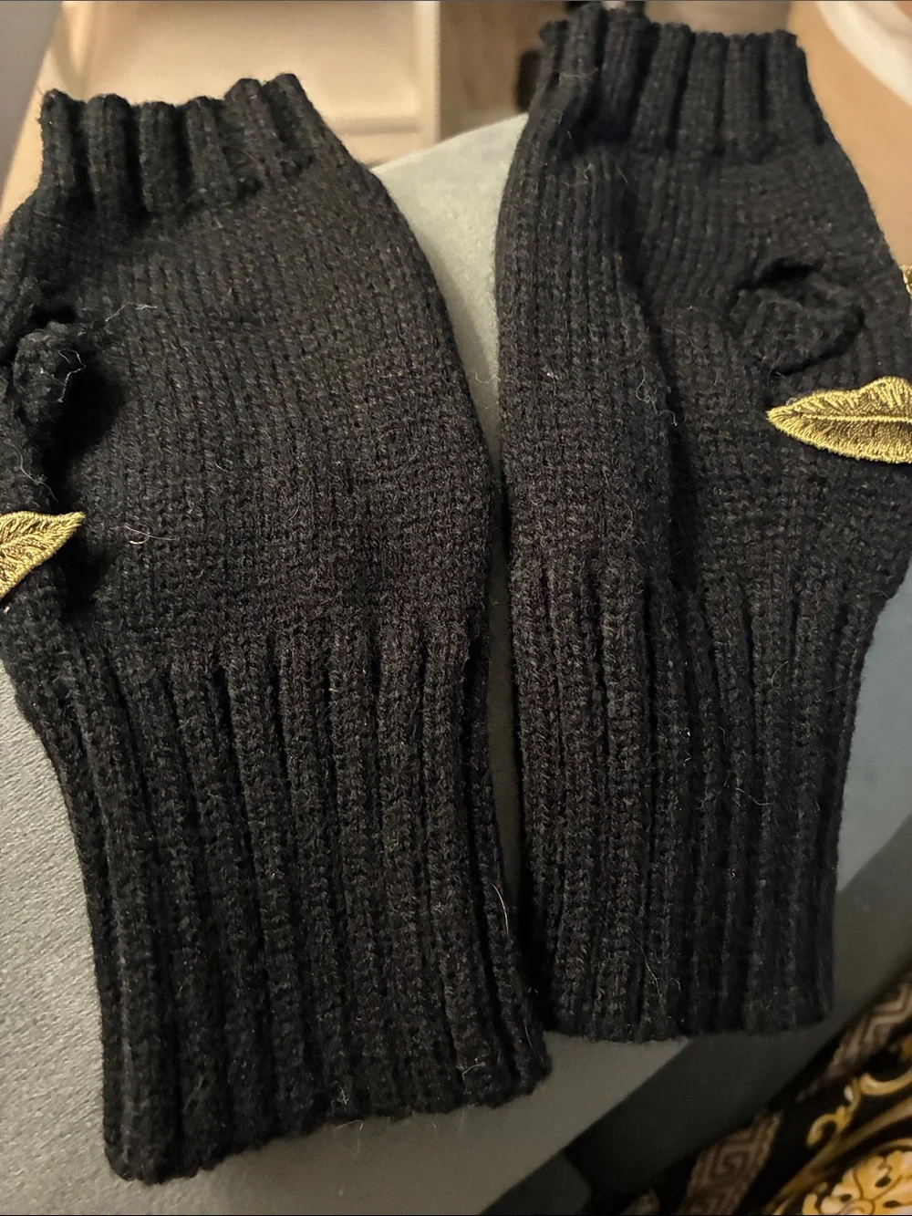 Black Knit Fingerless Gloves with Pink Rose  Applique nwot